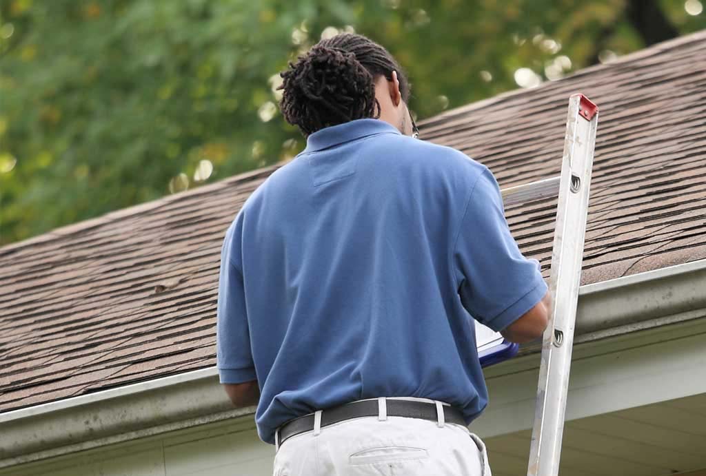 Planifiez les inspections professionnelles annuelles avec une toiture séche