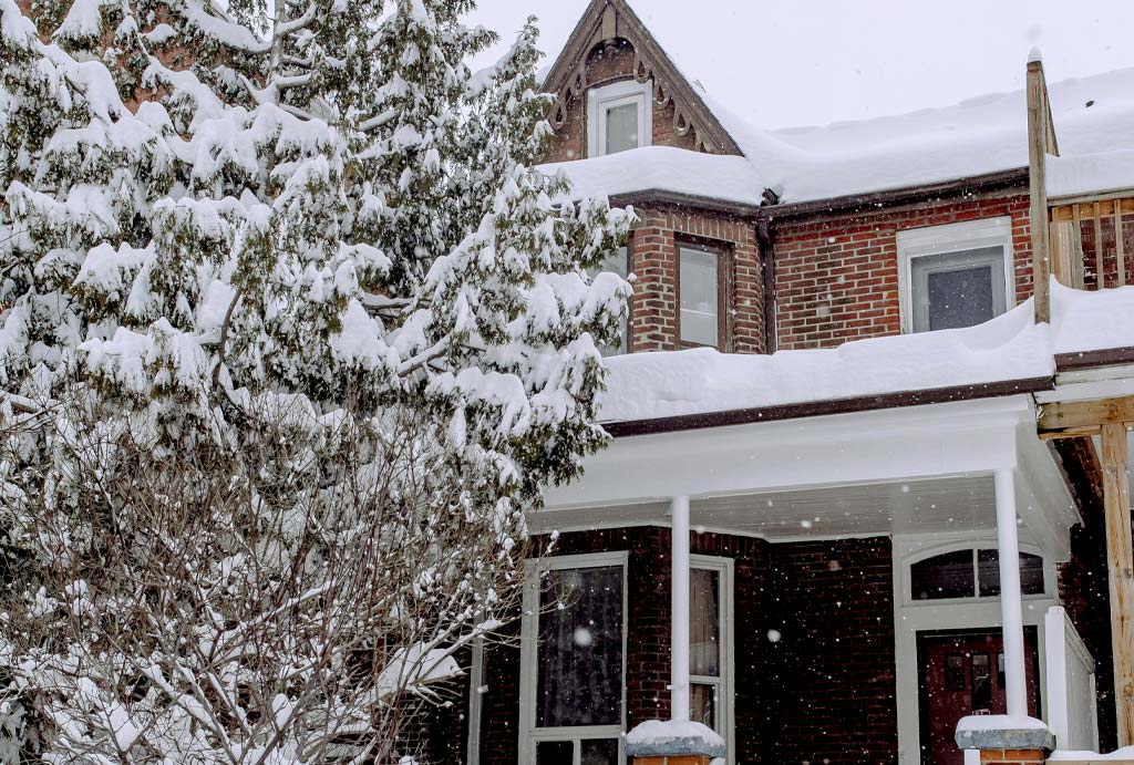 Roofing Mistakes Fishers Homeowners Make in Winter